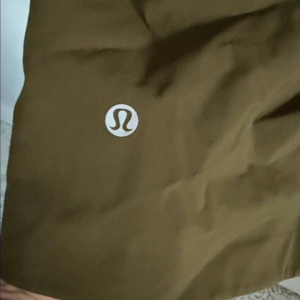 lululemon athletica Olive Hooded Rain Jacket - Picture 4 of 5